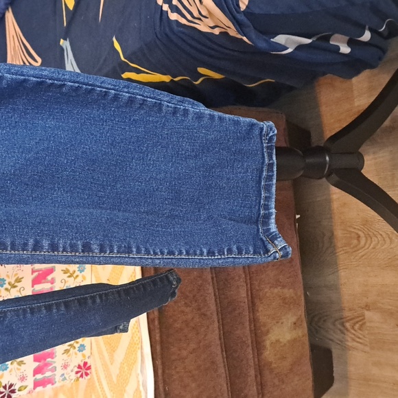 DISTRESSED JEANS - Picture 3 of 7